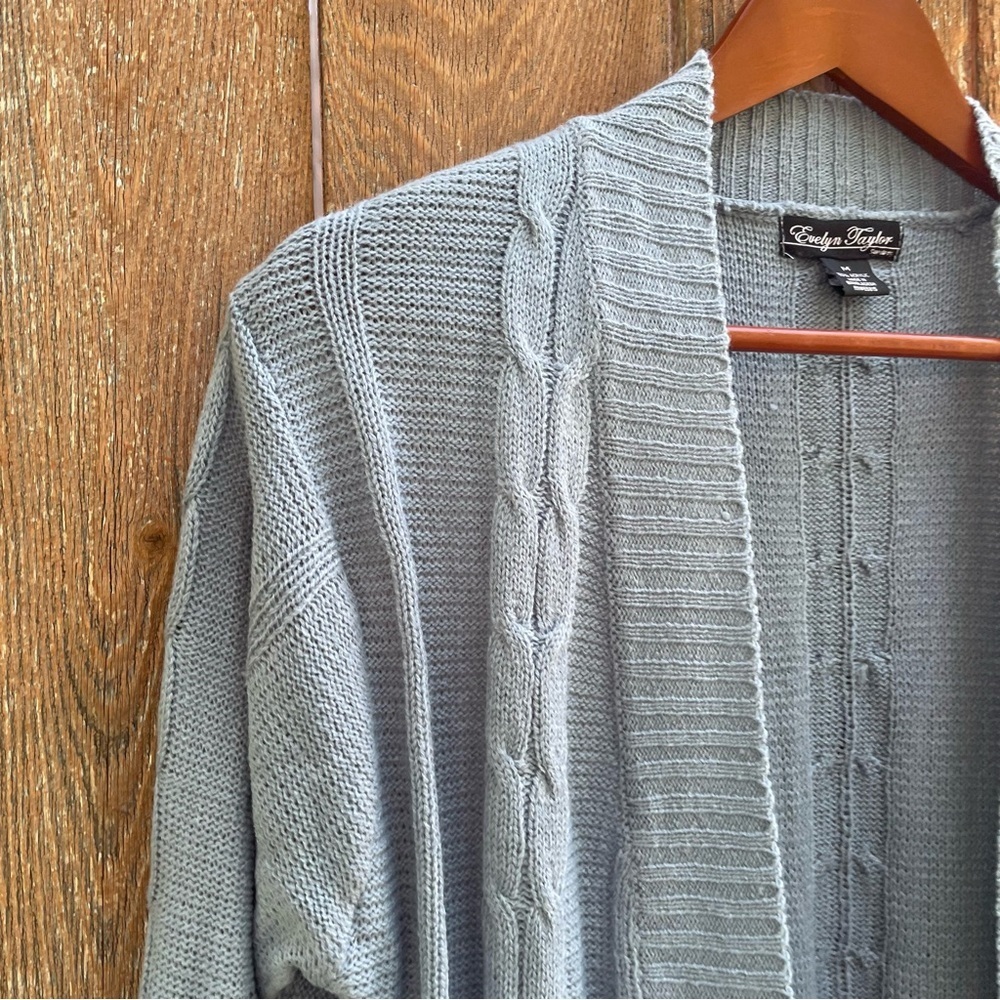 EVELYN TAYLOR Women’s Blue Knit Cardigan Sweater Size Medium - Picture 6 of 13